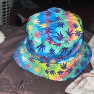 Reversible black and leaf bucket hat